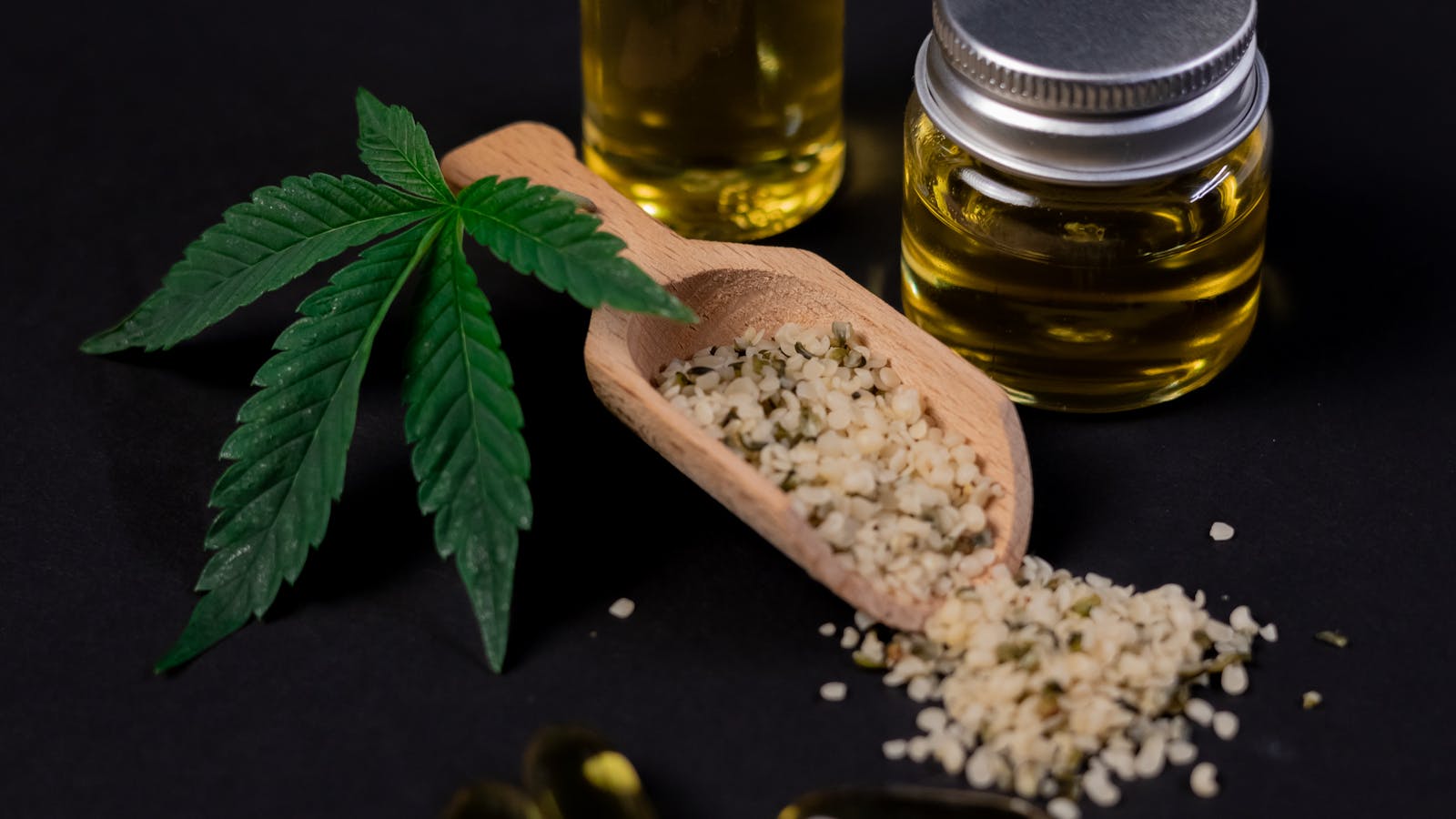 Aceite y semillas de cáñamo para cosmética natural