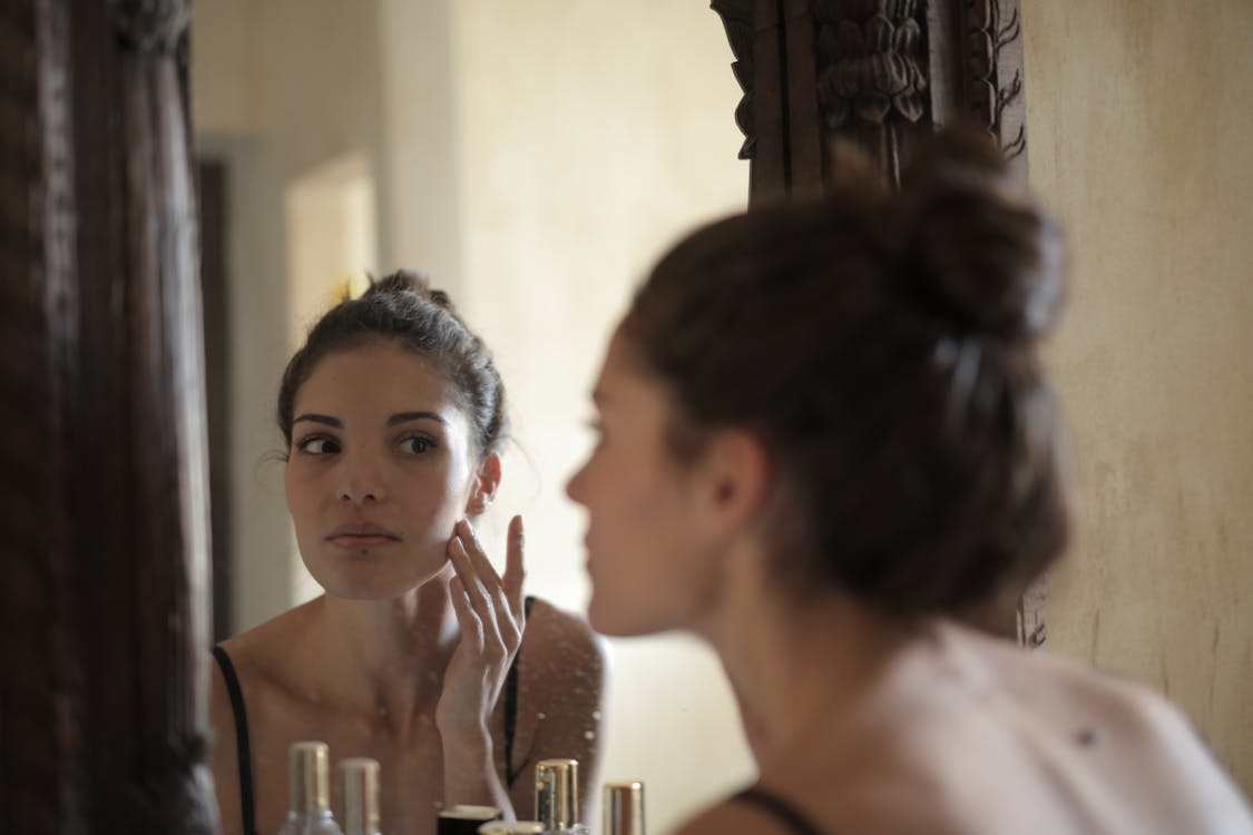 Diferentes sérums y activos cosméticos para combinar